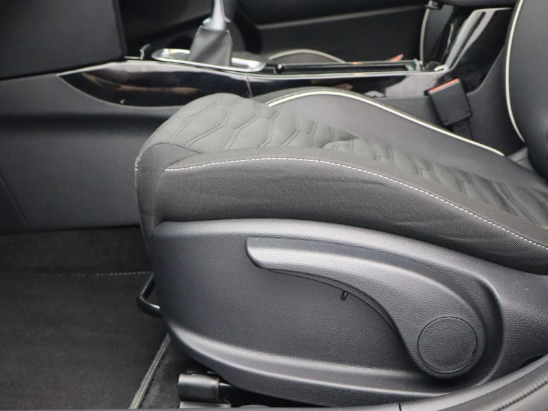 2024 (24) KIA CEED 1.5T GDi ISG 138 GT-Line 5dr 5704043