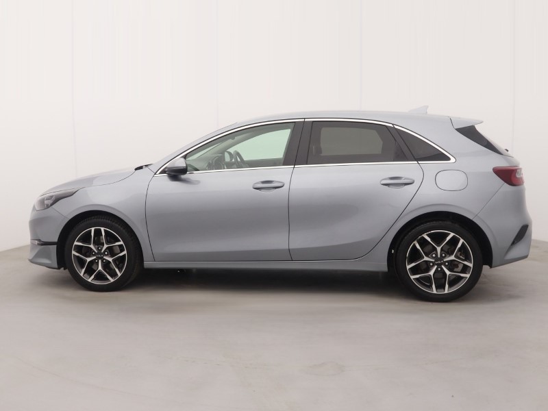 2022 (22) KIA CEED 1.5T GDi ISG 3 5dr 5677000
