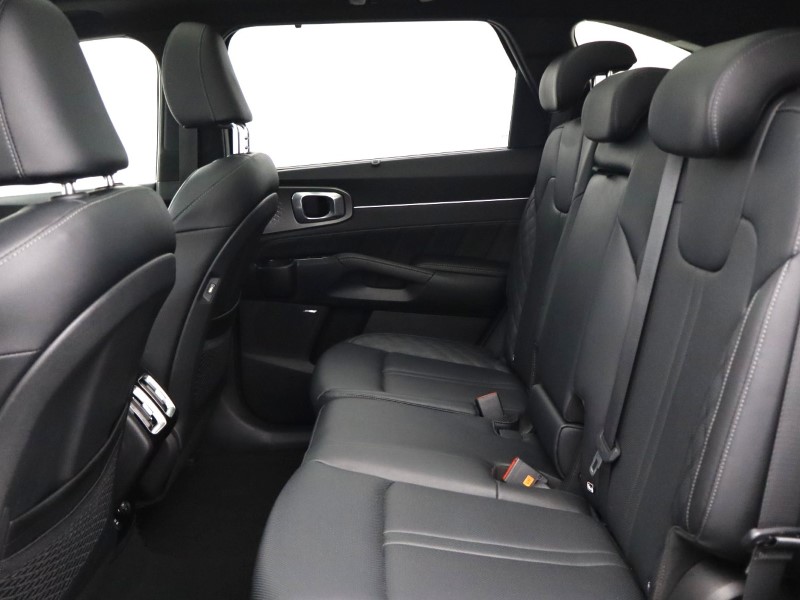 2023 (23) KIA SORENTO 1.6 T-GDi HEV Edition 5dr Auto 5743766