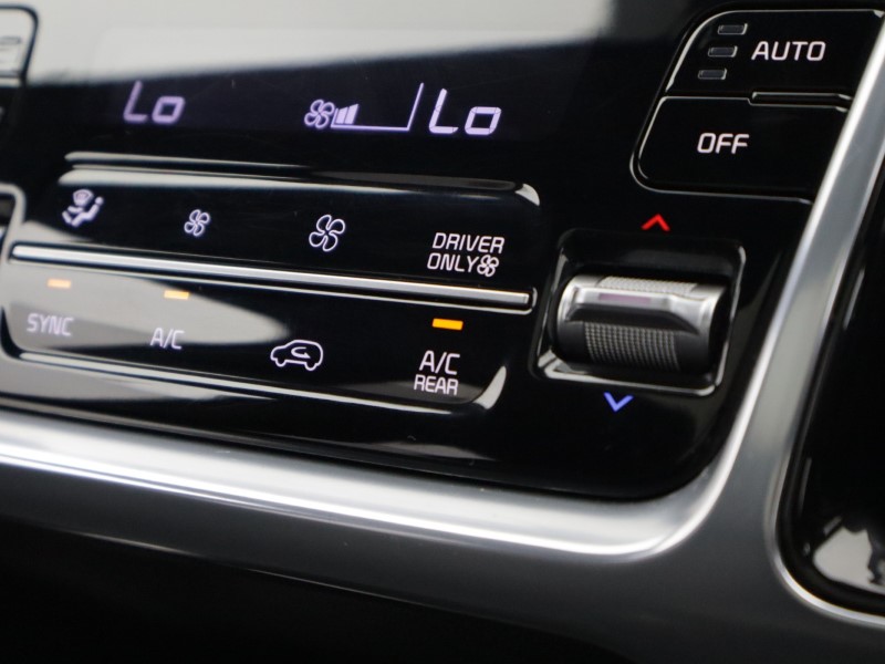 2023 (23) KIA SORENTO 1.6 T-GDi HEV Edition 5dr Auto 5743801