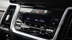 2023 (23) KIA SORENTO 1.6 T-GDi HEV Edition 5dr Auto 5743800