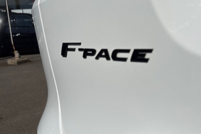 2023 (23) JAGUAR F-PACE 2.0 D200 R-Dynamic Black 5dr Auto AWD 5348579