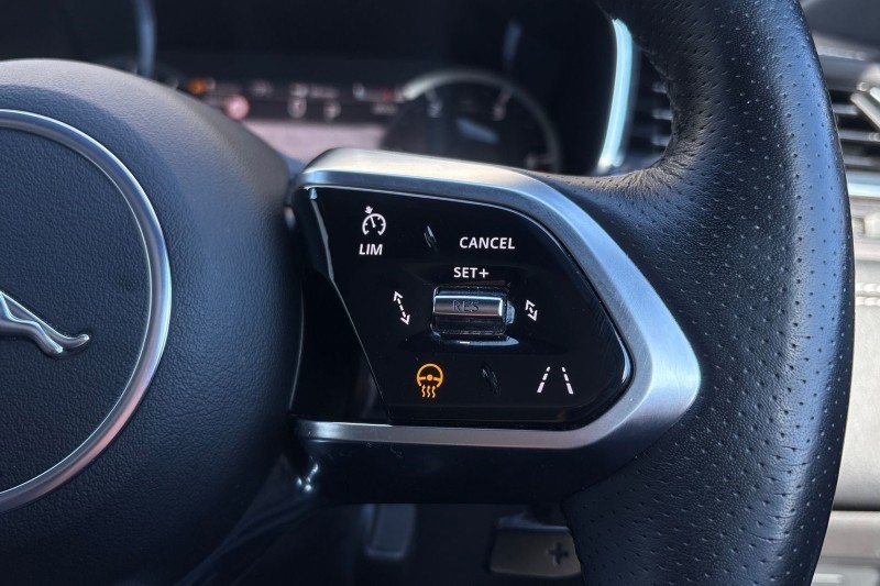2023 (23) JAGUAR F-PACE 2.0 D200 R-Dynamic Black 5dr Auto AWD 5348559