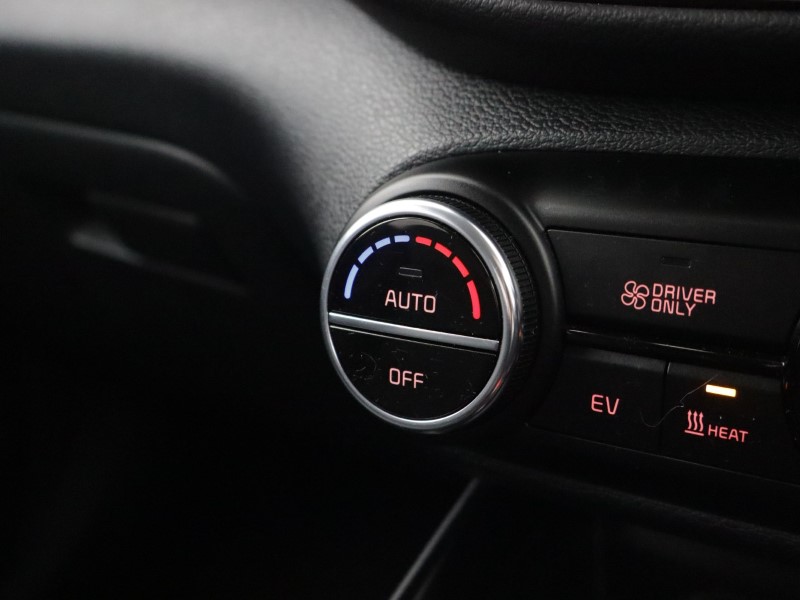 2021 (70) KIA SOUL 150kW First Edition 64kWh 5dr Auto 5919600