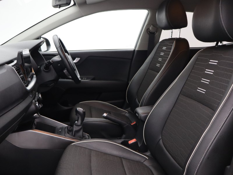 2024 (24) KIA STONIC 1.0T GDi 99 GT-Line 5dr 5905475