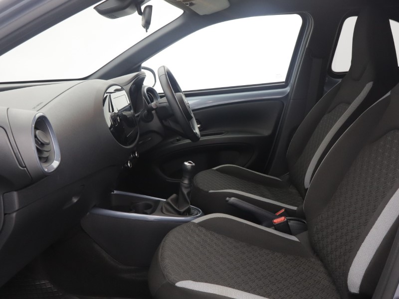 2024 (24) TOYOTA AYGO X 1.0 VVT-i Edge 5dr 5959019