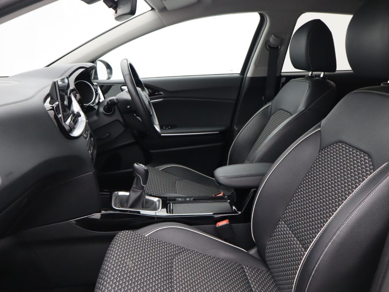 2025 (75) KIA XCEED 1.5T GDi ISG 138 3 5dr 5965659