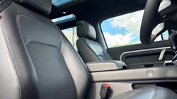 2024 (24) LAND ROVER DEFENDER 3.0 D300 X-Dynamic HSE 90 3dr Auto 4524520