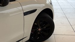 2022 (22) JAGUAR F-PACE 2.0 D200 R-Dynamic Black 5dr Auto AWD 4683042