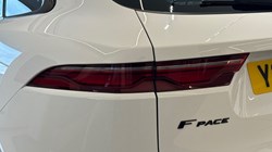 2022 (22) JAGUAR F-PACE 2.0 D200 R-Dynamic Black 5dr Auto AWD 4683011