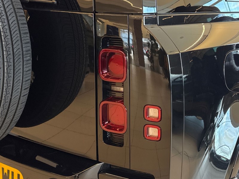 2025 (75) LAND ROVER DEFENDER 3.0 D250 X-Dynamic SE 110 5dr Auto 5126322