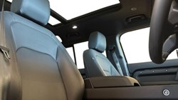 2025 (75) LAND ROVER DEFENDER 3.0 D250 X-Dynamic SE 110 5dr Auto 5126303