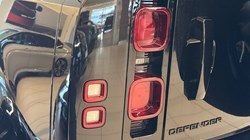 2025 (75) LAND ROVER DEFENDER 3.0 D250 X-Dynamic SE 110 5dr Auto 5126296