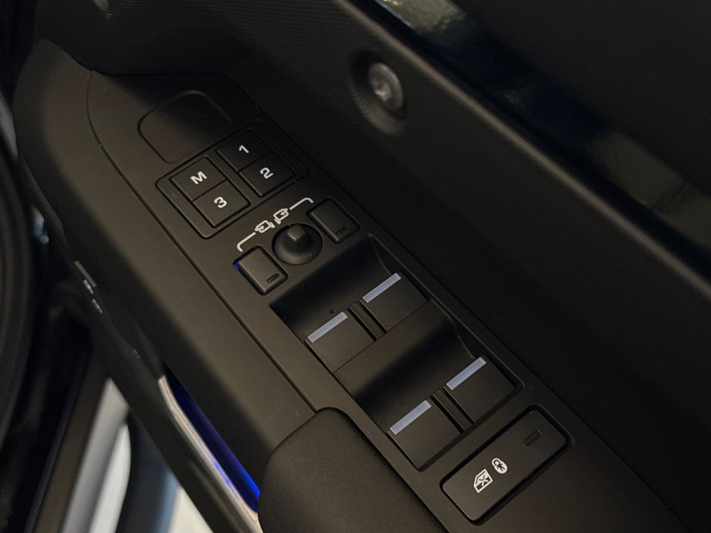 2025 (75) LAND ROVER DEFENDER 3.0 D250 X-Dynamic SE 110 5dr Auto 5126300