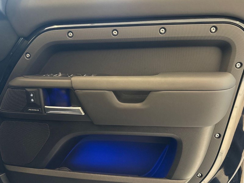 2025 (75) LAND ROVER DEFENDER 3.0 D250 X-Dynamic SE 110 5dr Auto 5126299