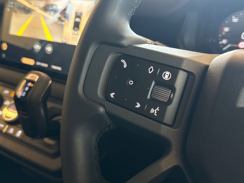 2025 (75) LAND ROVER DEFENDER 3.0 D250 X-Dynamic SE 110 5dr Auto 5126305