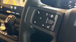 2025 (75) LAND ROVER DEFENDER 3.0 D250 X-Dynamic SE 110 5dr Auto 5126305