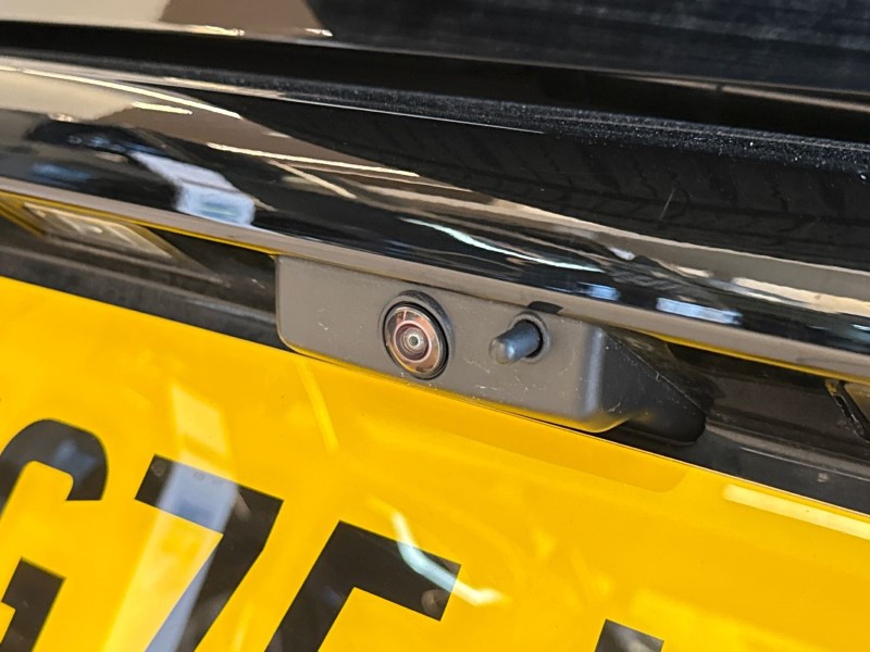 2025 (75) LAND ROVER DEFENDER 3.0 D250 X-Dynamic SE 110 5dr Auto 5126316