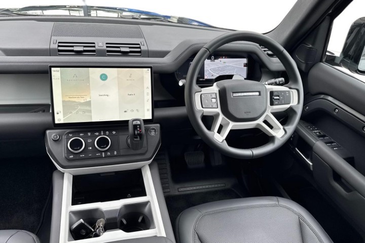 2026 (26) LAND ROVER DEFENDER 3.0 D250 X-Dynamic SE 110 5dr Auto 5758139