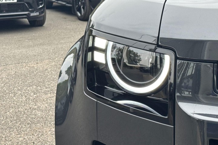 2026 (26) LAND ROVER DEFENDER 3.0 D250 X-Dynamic SE 110 5dr Auto 5758147