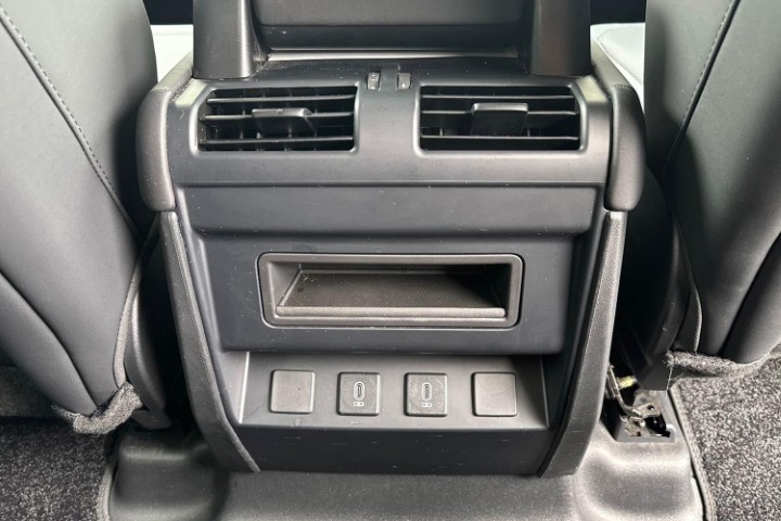 2026 (26) LAND ROVER DEFENDER 3.0 D250 X-Dynamic SE 110 5dr Auto 5758148