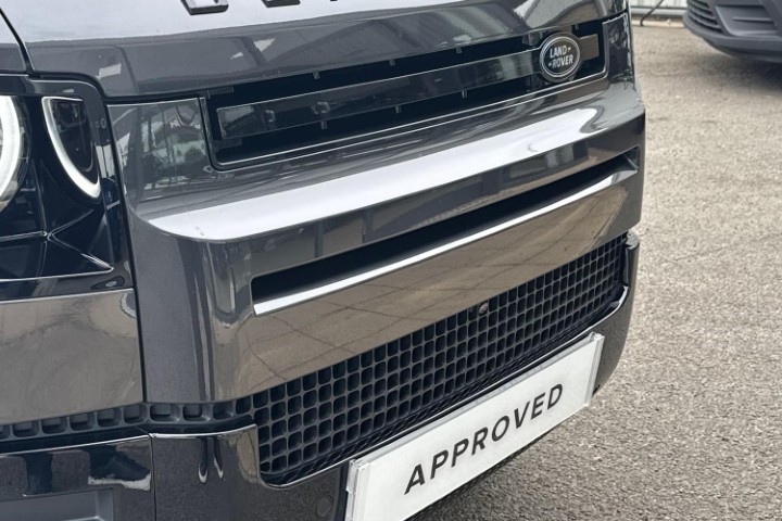 2026 (26) LAND ROVER DEFENDER 3.0 D250 X-Dynamic SE 110 5dr Auto 5758171
