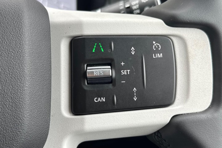2026 (26) LAND ROVER DEFENDER 3.0 D250 X-Dynamic SE 110 5dr Auto 5758157