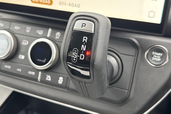 2026 (26) LAND ROVER DEFENDER 3.0 D250 X-Dynamic SE 110 5dr Auto 5758143