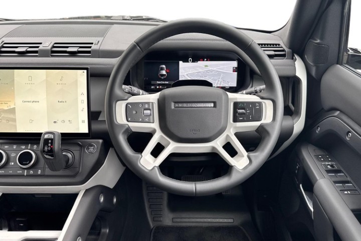2026 (26) LAND ROVER DEFENDER 3.0 D250 X-Dynamic SE 110 5dr Auto 5758145