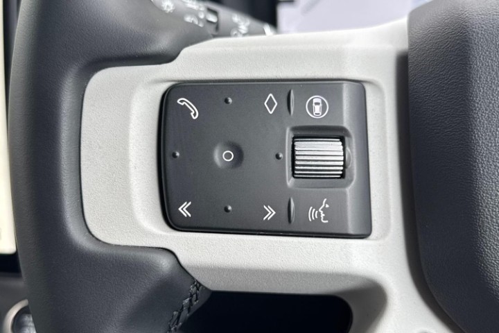 2026 (26) LAND ROVER DEFENDER 3.0 D250 X-Dynamic SE 110 5dr Auto 5758156