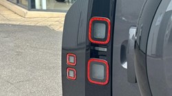 2026 (26) LAND ROVER DEFENDER 3.0 D250 X-Dynamic SE 110 5dr Auto 5758149