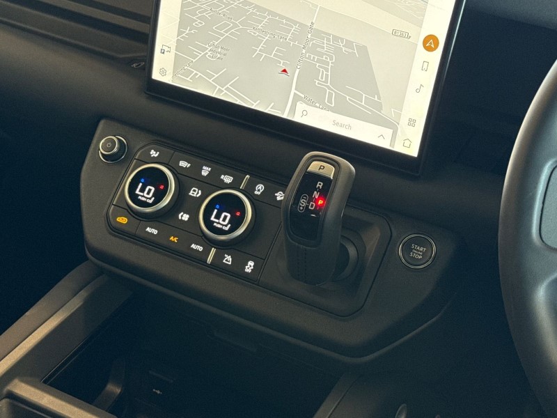 2025 (75) LAND ROVER DEFENDER 3.0 D250 X-Dynamic SE 110 5dr Auto 5130339