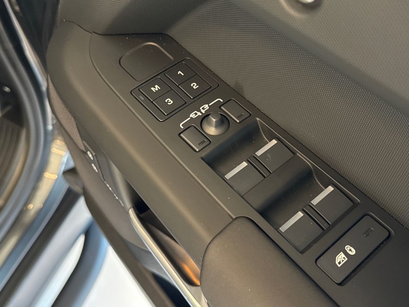 2025 (75) LAND ROVER DEFENDER 3.0 D250 X-Dynamic SE 110 5dr Auto 5130349