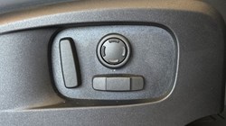 2025 (75) LAND ROVER DEFENDER 3.0 D250 X-Dynamic SE 110 5dr Auto 5130350