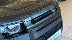 2025 (75) LAND ROVER DEFENDER 3.0 D250 X-Dynamic SE 110 5dr Auto 5130366