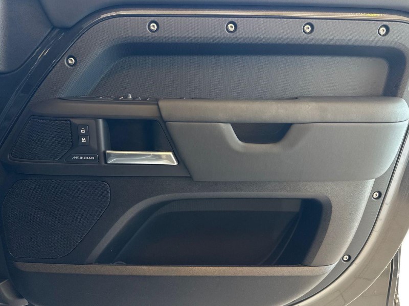 2025 (75) LAND ROVER DEFENDER 3.0 D250 X-Dynamic SE 110 5dr Auto 5150067