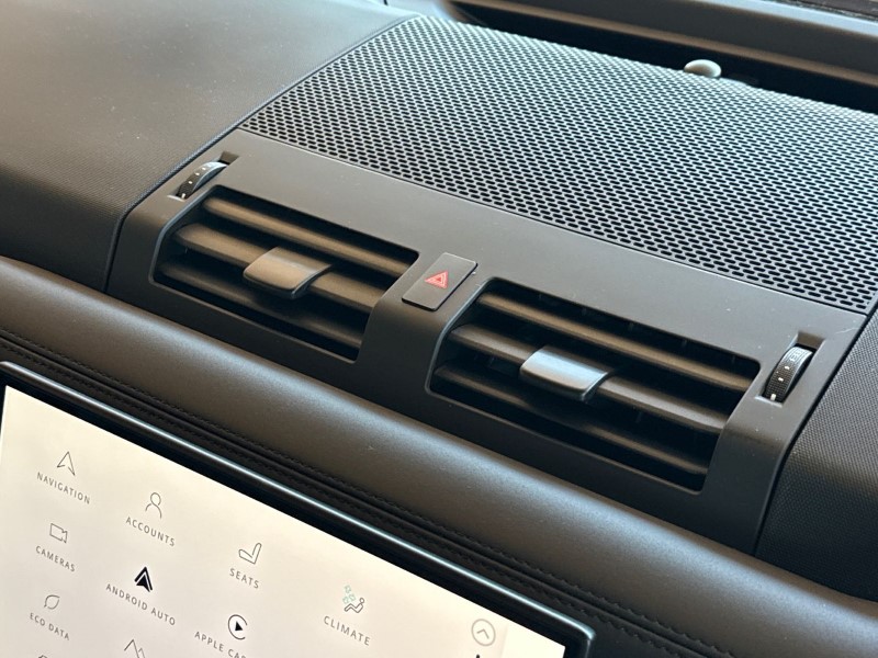 2025 (75) LAND ROVER DEFENDER 3.0 D250 X-Dynamic SE 110 5dr Auto 5150079