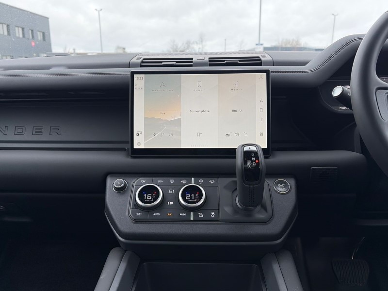 2025 (75) LAND ROVER DEFENDER 3.0 D250 X-Dynamic SE 110 5dr Auto 5150059