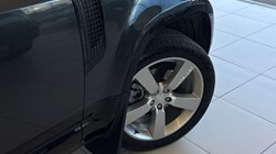 2025 (75) LAND ROVER DEFENDER 3.0 D250 X-Dynamic SE 110 5dr Auto 5130372