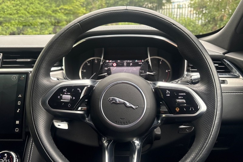 2022 (22) JAGUAR F-PACE 2.0 D200 R-Dynamic S 5dr Auto AWD 5391338