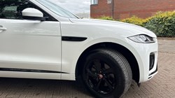 2022 (22) JAGUAR F-PACE 2.0 D200 R-Dynamic S 5dr Auto AWD 5391363