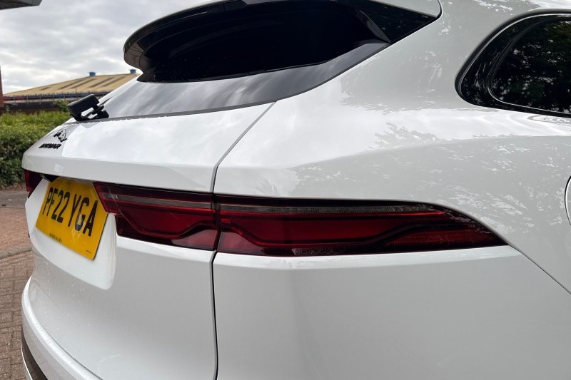 2022 (22) JAGUAR F-PACE 2.0 D200 R-Dynamic S 5dr Auto AWD 5391361