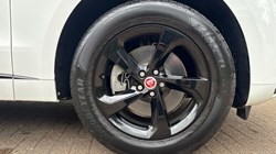 2022 (22) JAGUAR F-PACE 2.0 D200 R-Dynamic S 5dr Auto AWD 5391319