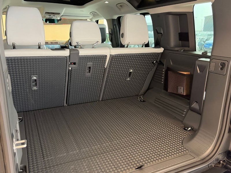 2025 (75) LAND ROVER DEFENDER 3.0 D350 X-Dynamic HSE 110 5dr Auto 5140463