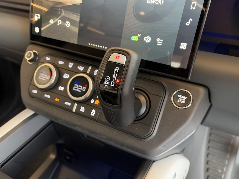 2025 (75) LAND ROVER DEFENDER 3.0 D350 X-Dynamic HSE 110 5dr Auto 5140433