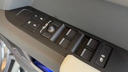 2025 (75) LAND ROVER DEFENDER 3.0 D350 X-Dynamic HSE 110 5dr Auto 5140444