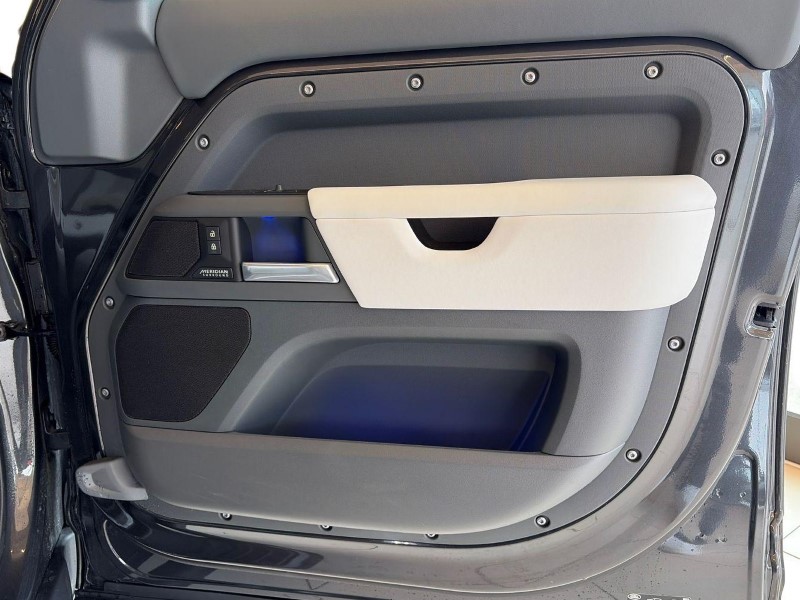 2025 (75) LAND ROVER DEFENDER 3.0 D350 X-Dynamic HSE 110 5dr Auto 5140443