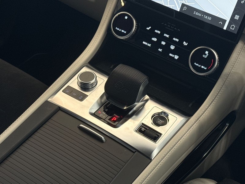 2022 (72) JAGUAR F-PACE 5.0 V8 550 SVR 5dr Auto AWD 4623784