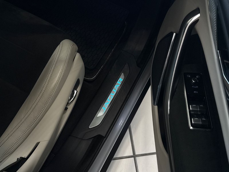 2022 (72) JAGUAR F-PACE 5.0 V8 550 SVR 5dr Auto AWD 4623808