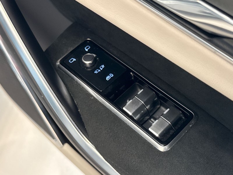 2022 (72) JAGUAR F-PACE 5.0 V8 550 SVR 5dr Auto AWD 4623793